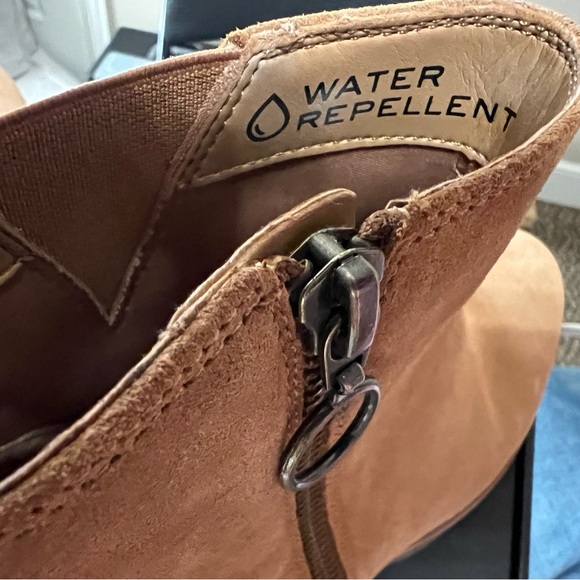 Vionic; Ladies; Water Repellent Suede Booties; Size 9 (40); Hazal - Picture 4 of 13